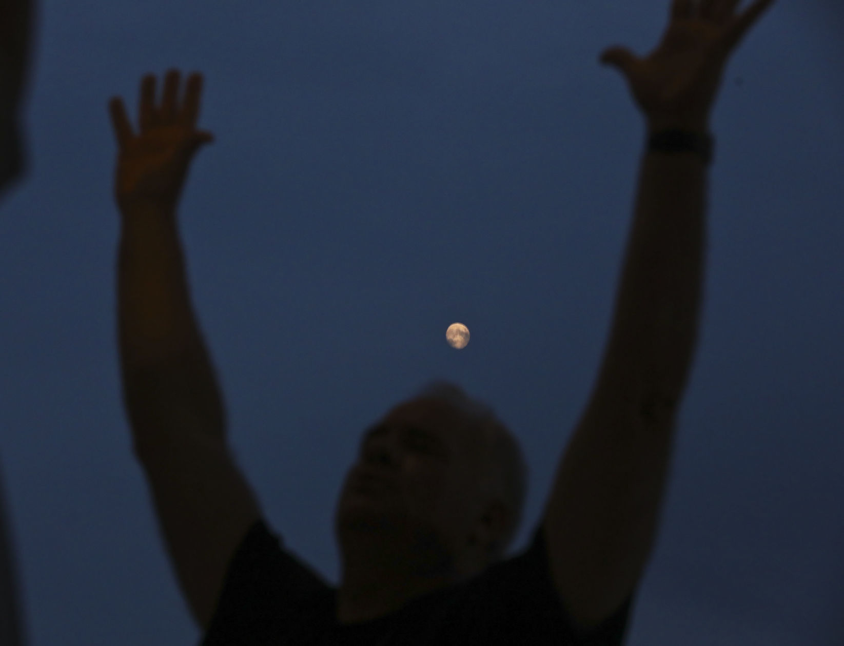 Moonlight yoga